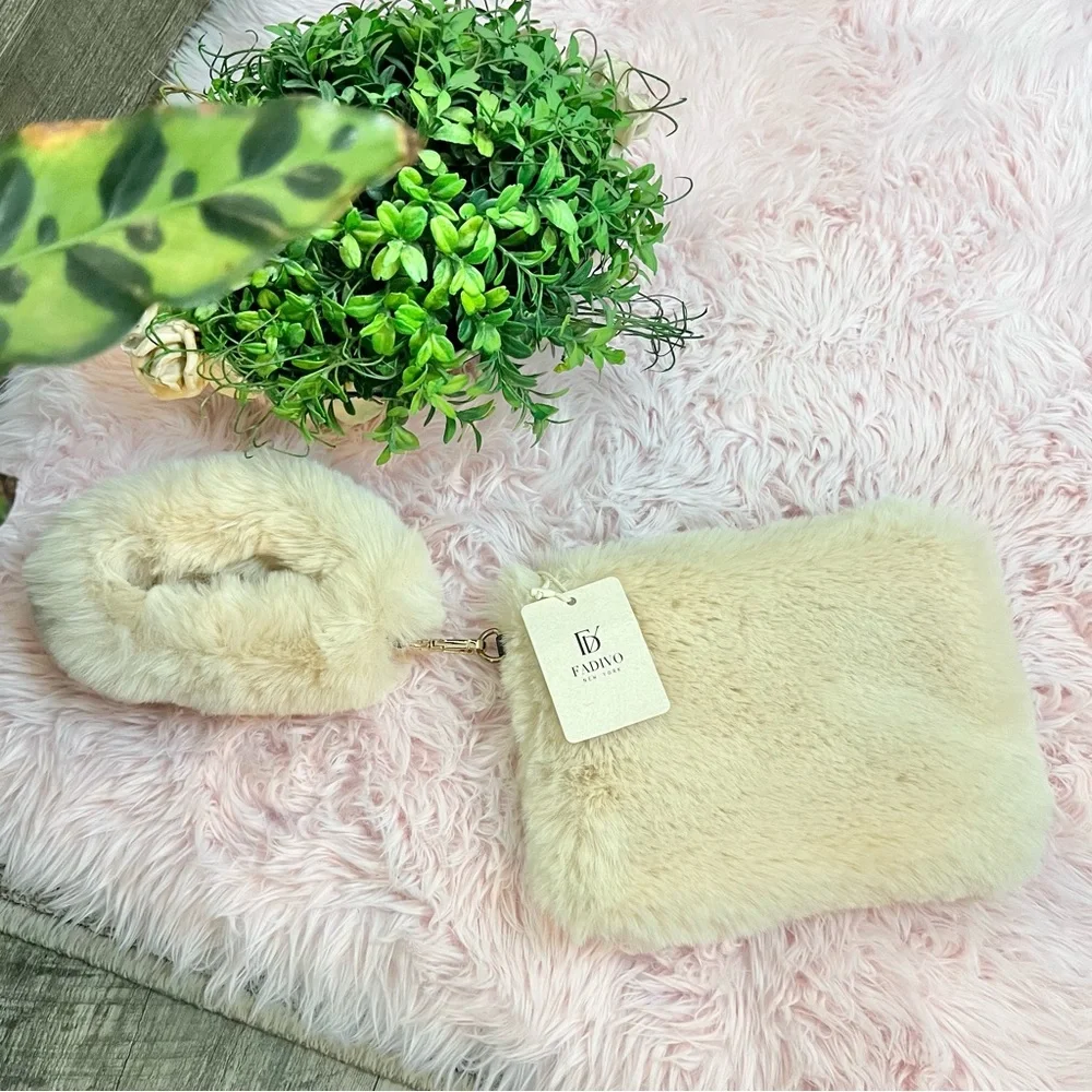 Fadivo Boutique NWT Cream Faux Fur Wristlet‎ Wallet Clutch Removable Wrist Strap
